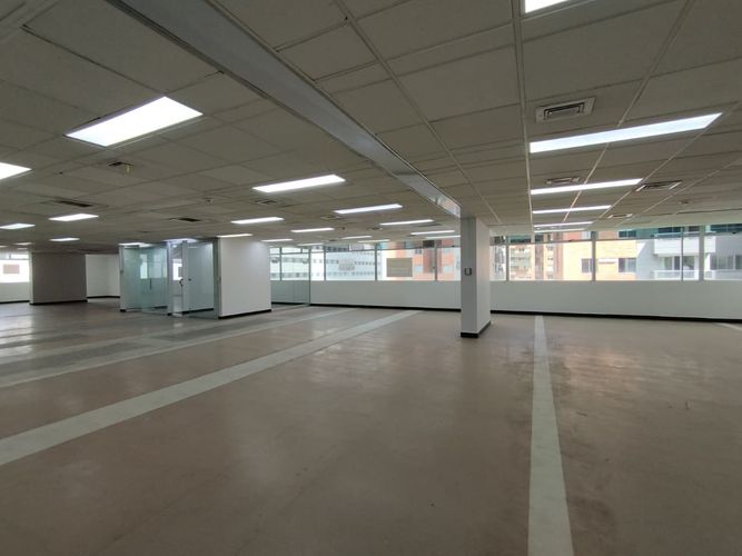 Oficina en arriendo en Villa Carlota, Medellín, 1015 m² · foto 10 de 20