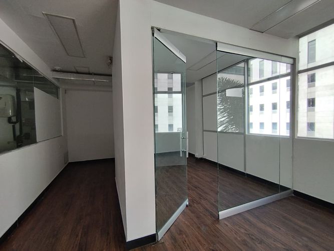 Oficina en arriendo en Villa Carlota, Medellín, 506 m² · foto 9 de 16