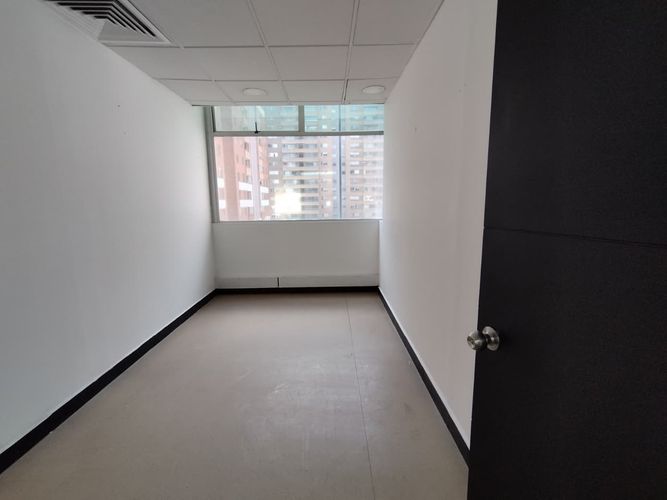 Oficina en arriendo en Villa Carlota, Medellín, 506 m² · foto 11 de 16
