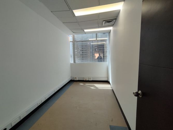 Oficina en arriendo en Villa Carlota, Medellín, 506 m² · foto 13 de 16