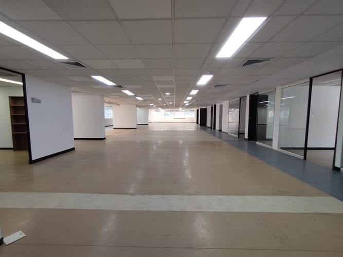Oficina en arriendo en Villa Carlota, Medellín, 1015 m² · foto 17 de 20