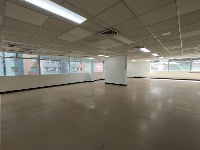 Oficina en arriendo en Villa Carlota, Medellín, 1015 m² · foto 18 de 20