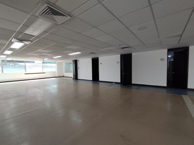 Oficina en arriendo en Villa Carlota, Medellín, 1015 m² · foto 19 de 20