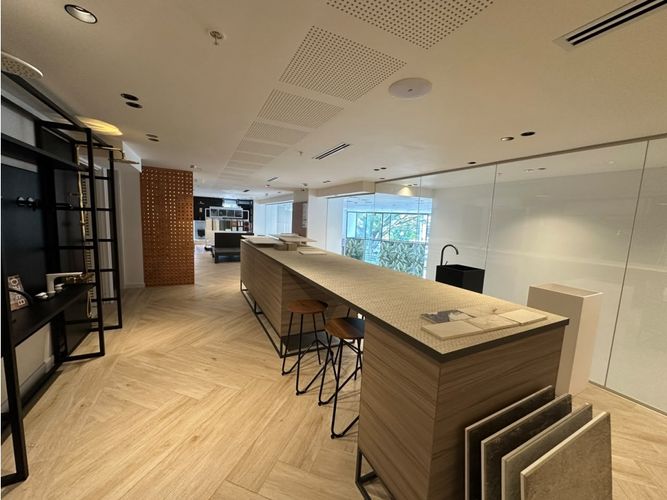 Local en arriendo en Milla De Oro, Medellín, 130 m² · foto 2 de 11