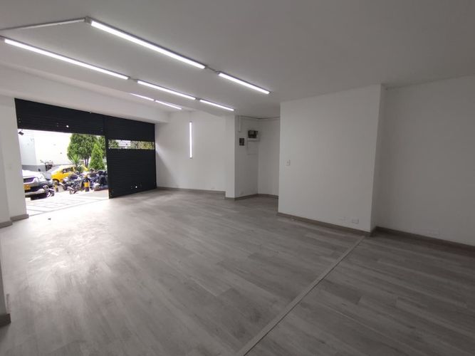 Local en arriendo en El Poblado, Medellín, 42 m² · foto 2 de 8