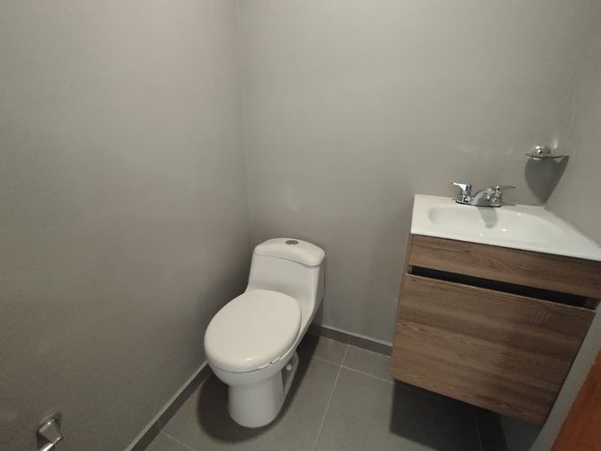 Local en arriendo en El Poblado, Medellín, 42 m² · foto 8 de 8