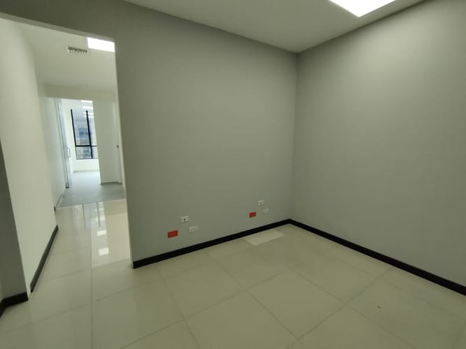 Local en arriendo en El Poblado, Medellín, 92 m² · foto 2 de 17