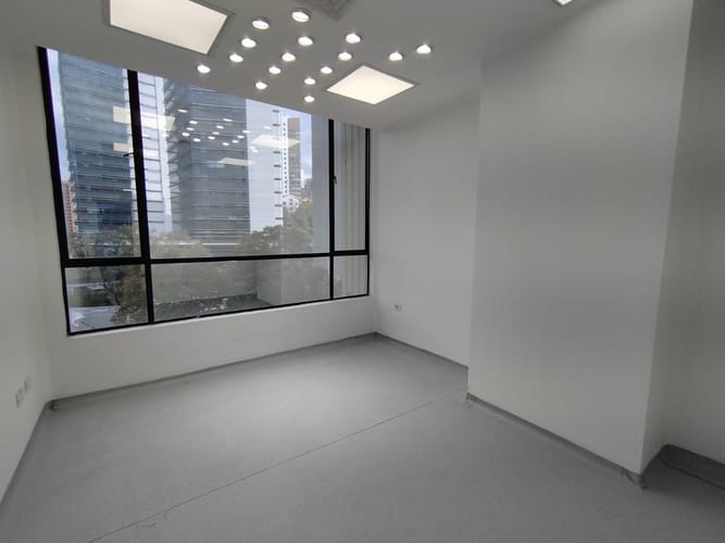 Local en arriendo en El Poblado, Medellín, 92 m² · foto 5 de 17