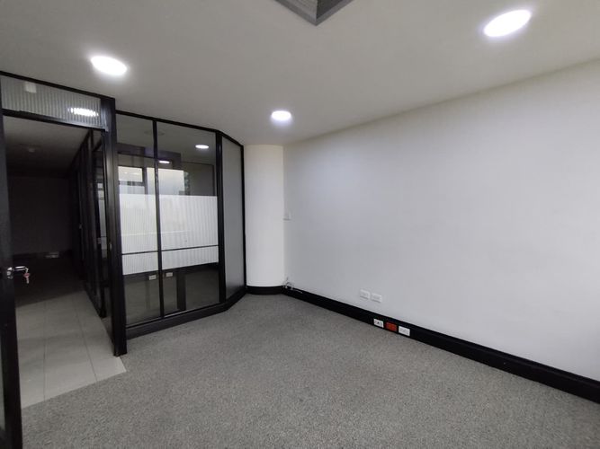 Oficina en arriendo en El Poblado, Medellín, 140 m² · foto 2 de 20