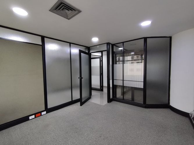 Oficina en arriendo en El Poblado, Medellín, 140 m² · foto 3 de 20