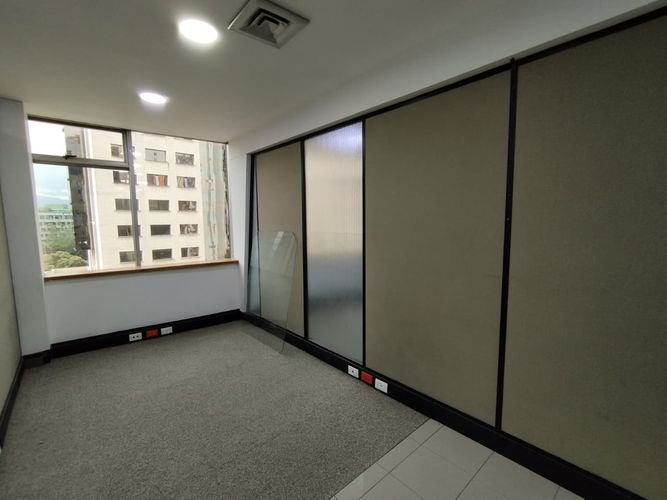 Oficina en arriendo en El Poblado, Medellín, 140 m² · foto 4 de 20