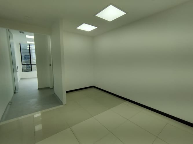 Local en arriendo en El Poblado, Medellín, 92 m² · foto 14 de 17