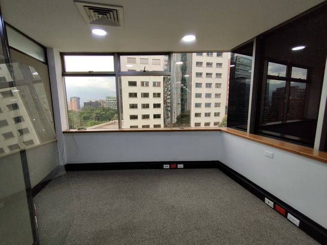 Oficina en arriendo en El Poblado, Medellín, 140 m² · foto 10 de 20