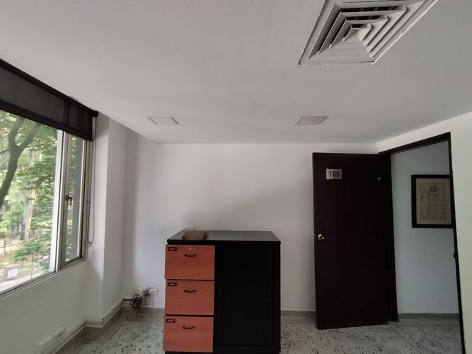 Oficina en arriendo en El Poblado, Medellín, 14 m² · foto 2 de 8