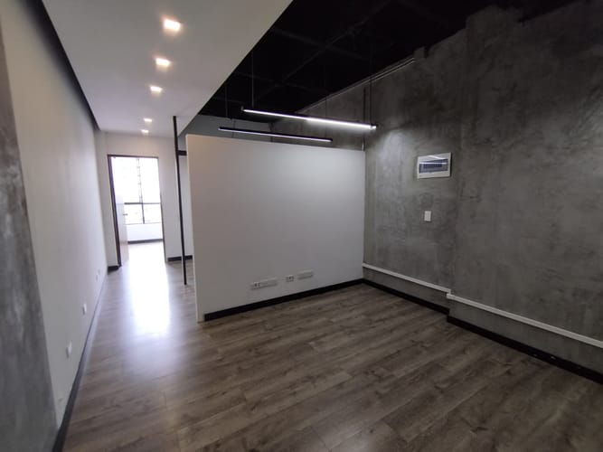 Local en arriendo en El Poblado, Medellín, 46 m² · foto 2 de 9