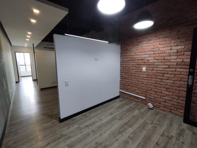 Local en arriendo en El Poblado, Medellín, 46 m² · foto 3 de 9