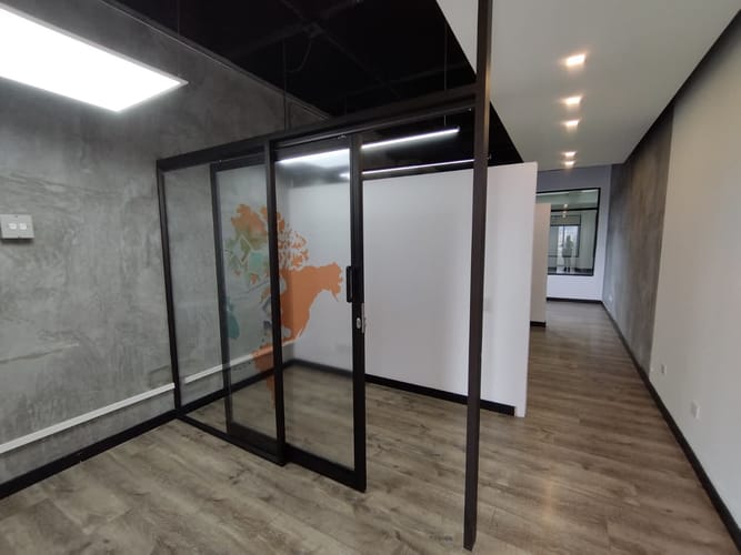 Local en arriendo en El Poblado, Medellín, 46 m² · foto 6 de 9