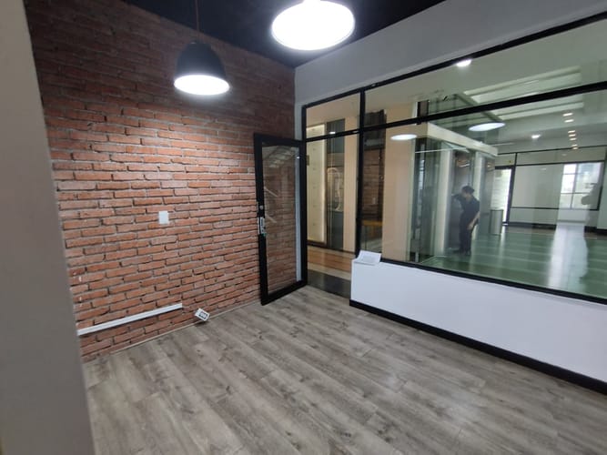 Local en arriendo en El Poblado, Medellín, 46 m² · foto 8 de 9