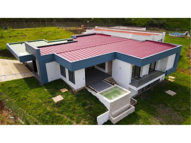 Casa de 4 alcobas en venta en Cerritos, Pereira, 415 m² · foto 2 de 16