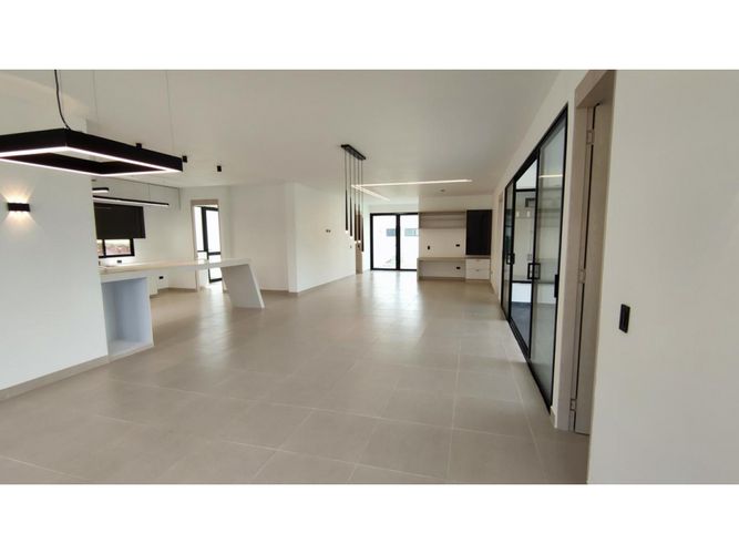 Casa de 4 alcobas en venta en Cerritos, Pereira, 415 m² · foto 5 de 16