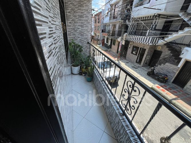 Casa de 4 alcobas en venta en Castilla, Medellín, 75 m² · foto 2 de 12