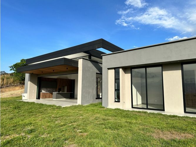 Casa de 4 alcobas en venta en Cerritos, Pereira, 290 m² · foto 2 de 24