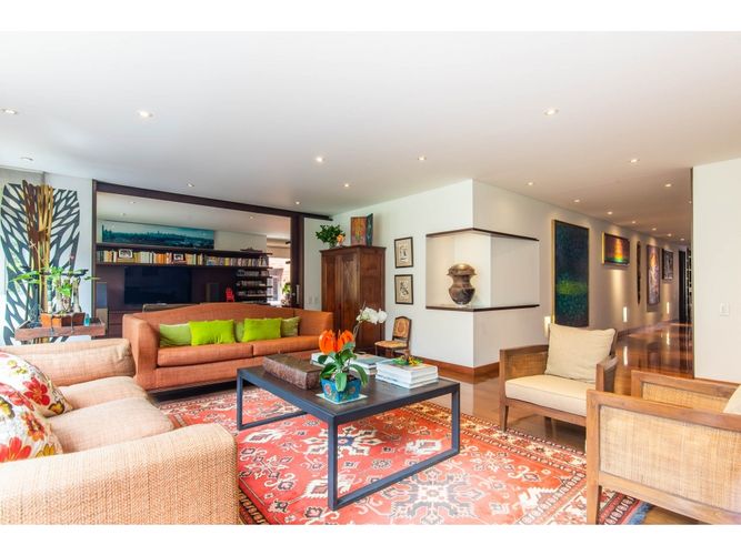 Apartamento de 3 alcobas en venta en Chicó Reservado, Bogotá, 330 m² · foto 2 de 24