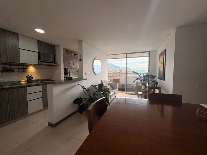 Apartamento de 3 alcobas en venta en San Juan Bautista, Itagüí, 70 m² · foto 2 de 15