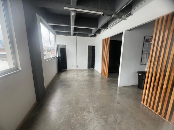 Oficina en arriendo en La Esmeralda, Itagüí, 200 m² · foto 2 de 20
