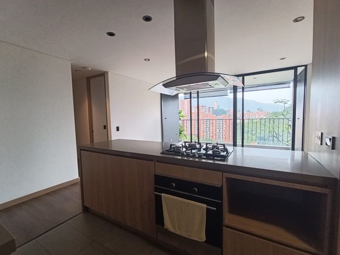 Apartamento de 2 alcobas en arriendo en Loma Del Esmeraldal, Envigado, 78 m² · foto 6 de 20