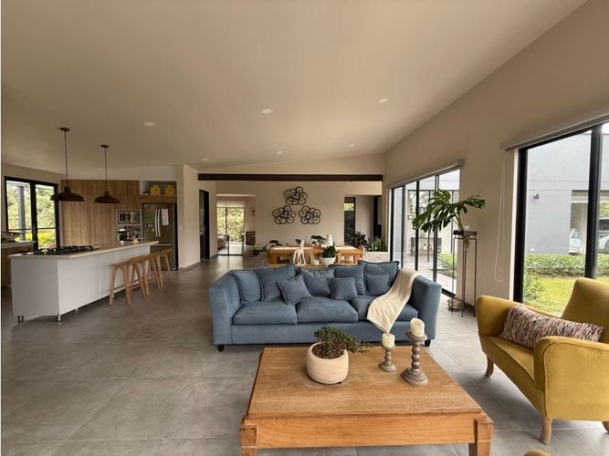 Casa de 3 alcobas en venta en Cascajo Abajo, Marinilla, 200 m² · foto 2 de 24