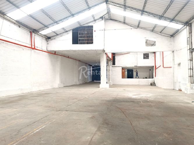 Bodega en venta en Las Acacias, Itagüí, 1370 m² · foto 2 de 19