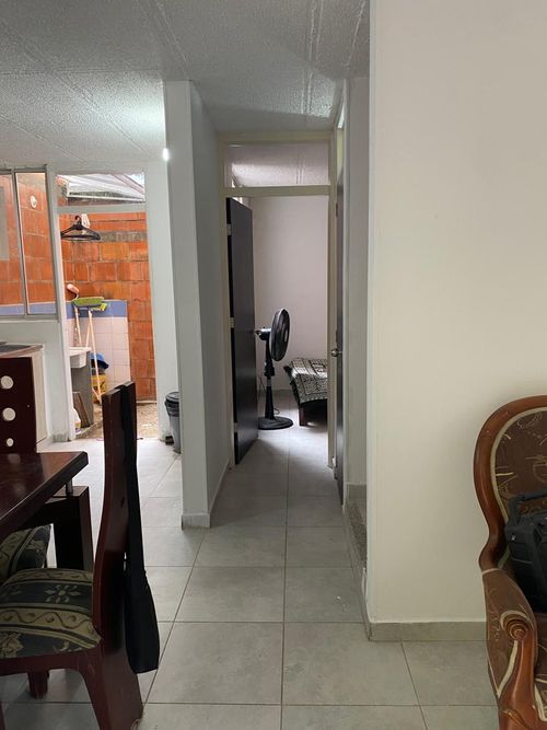 Casa de 4 alcobas en venta en Br. Portachuelo, Girardot, 65 m² · foto 5 de 11