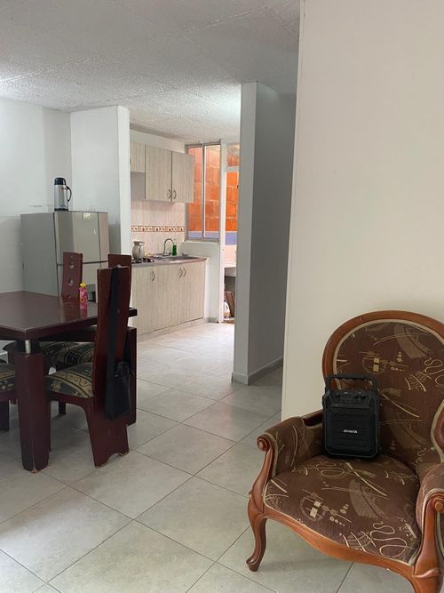 Casa de 4 alcobas en venta en Br. Portachuelo, Girardot, 65 m² · foto 6 de 11