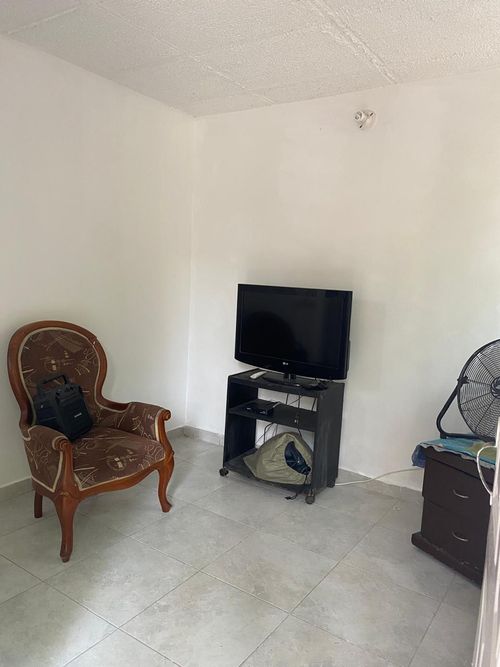 Casa de 4 alcobas en venta en Br. Portachuelo, Girardot, 65 m² · foto 7 de 11