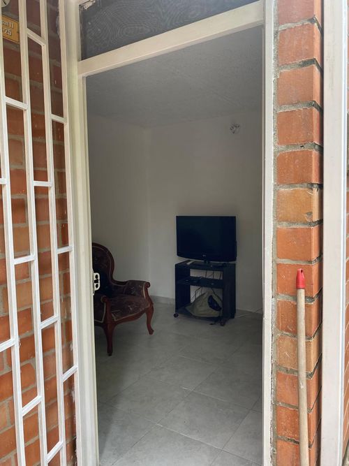 Casa de 4 alcobas en venta en Br. Portachuelo, Girardot, 65 m² · foto 8 de 11