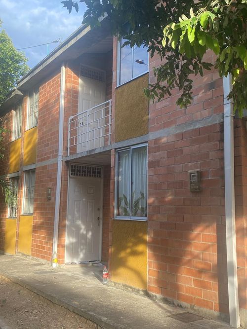 Casa de 4 alcobas en venta en Br. Portachuelo, Girardot, 65 m² · foto 11 de 11