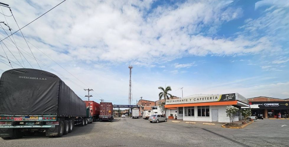 Bodega en venta en Juanchito, Candelaria, 700 m² · foto 2 de 8
