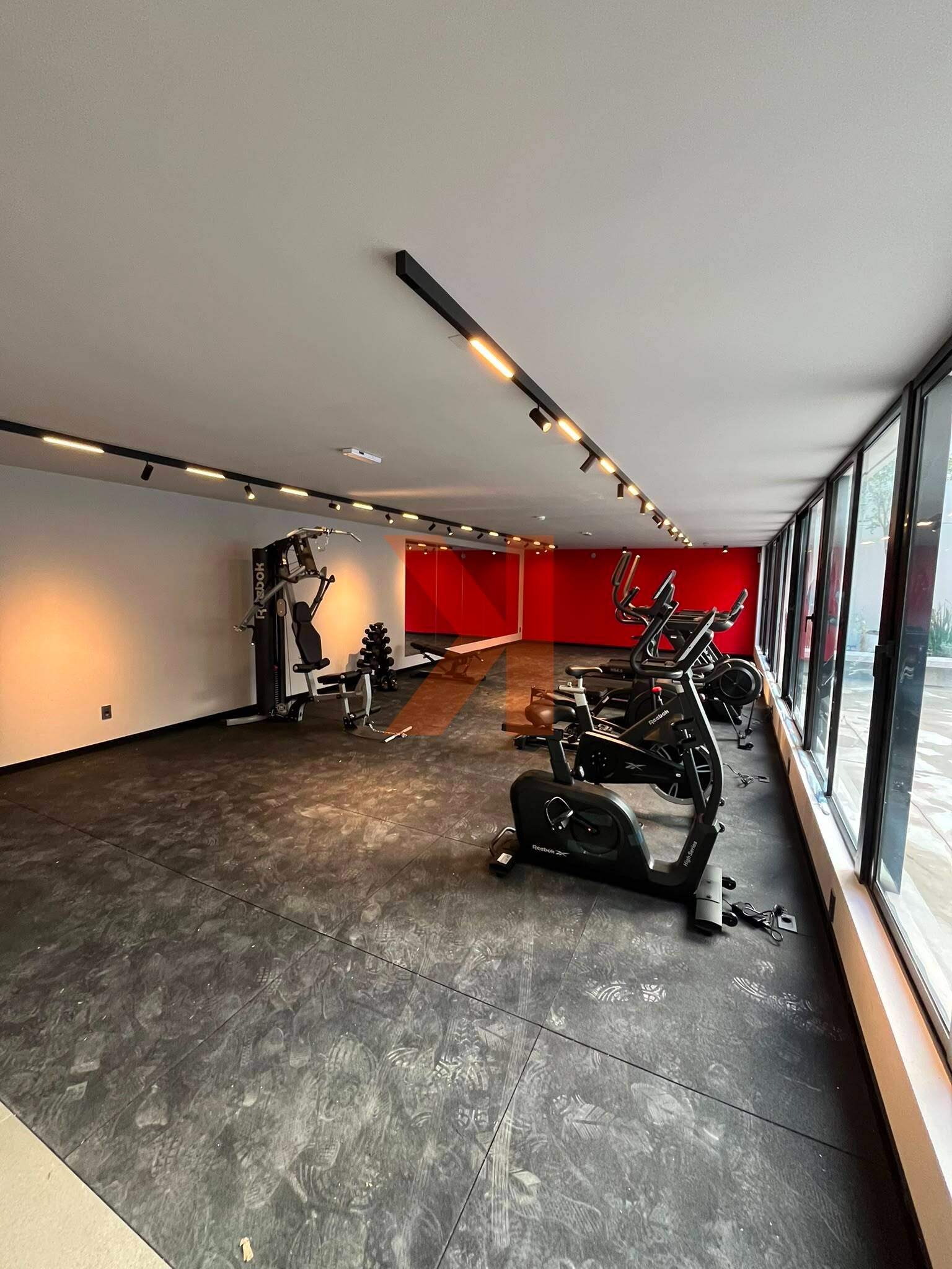 Alquiler de 1 dormitorio con balcón en edificio a estrenar con bajos gastos comúnes, gimnasio, cowork, barbacoas y solarium. Centro a metros de Intendencia - Detalle