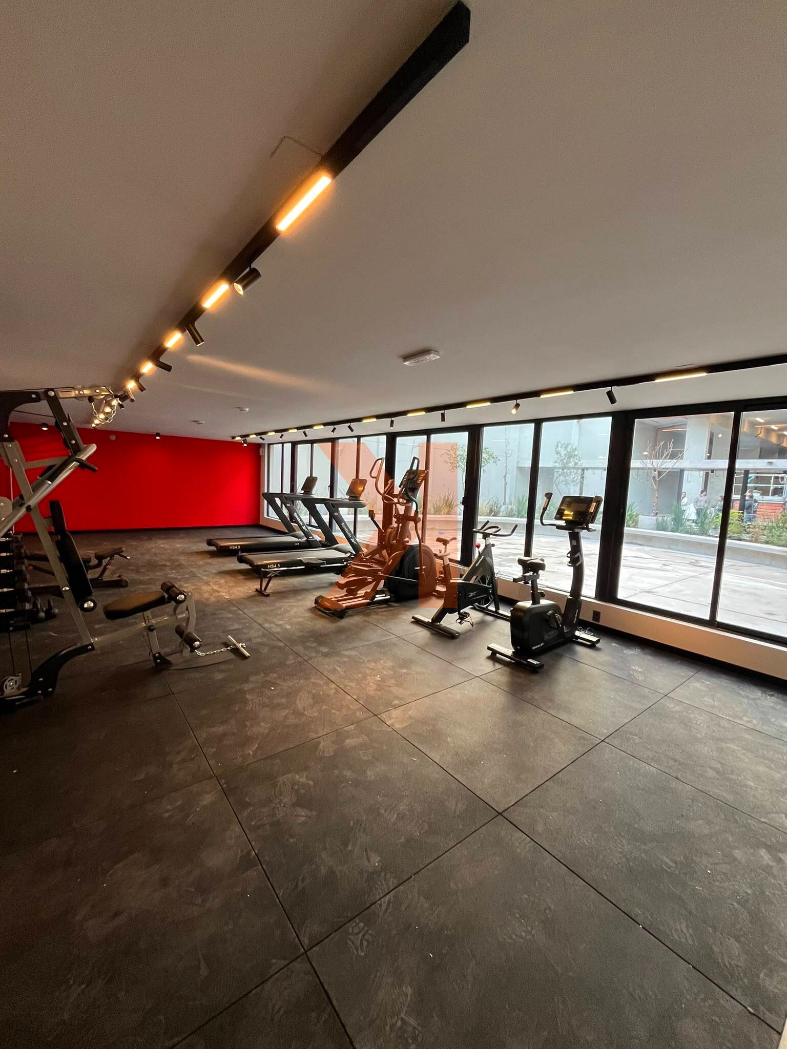 Alquiler de 1 dormitorio con balcón en edificio a estrenar con bajos gastos comúnes, gimnasio, cowork, barbacoas y solarium. Centro a metros de Intendencia - Vista
