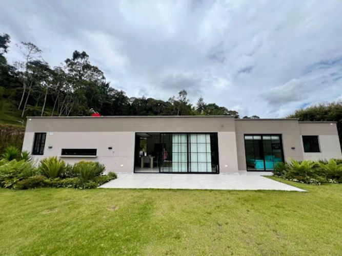 Casa de 3 alcobas en venta en Llano Grande, El Retiro, 236 m² · foto 2 de 24