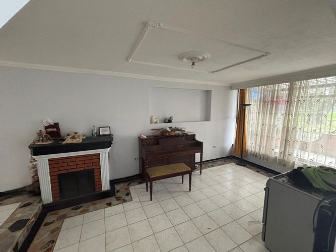 Casa de 4 alcobas en venta en Normandia Occidental, Bogotá, 216 m² · foto 2 de 20