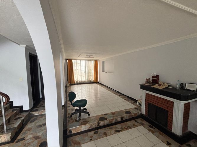 Casa de 4 alcobas en venta en Normandia Occidental, Bogotá, 216 m² · foto 3 de 20