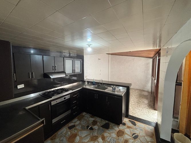 Casa de 4 alcobas en venta en Normandia Occidental, Bogotá, 216 m² · foto 4 de 20