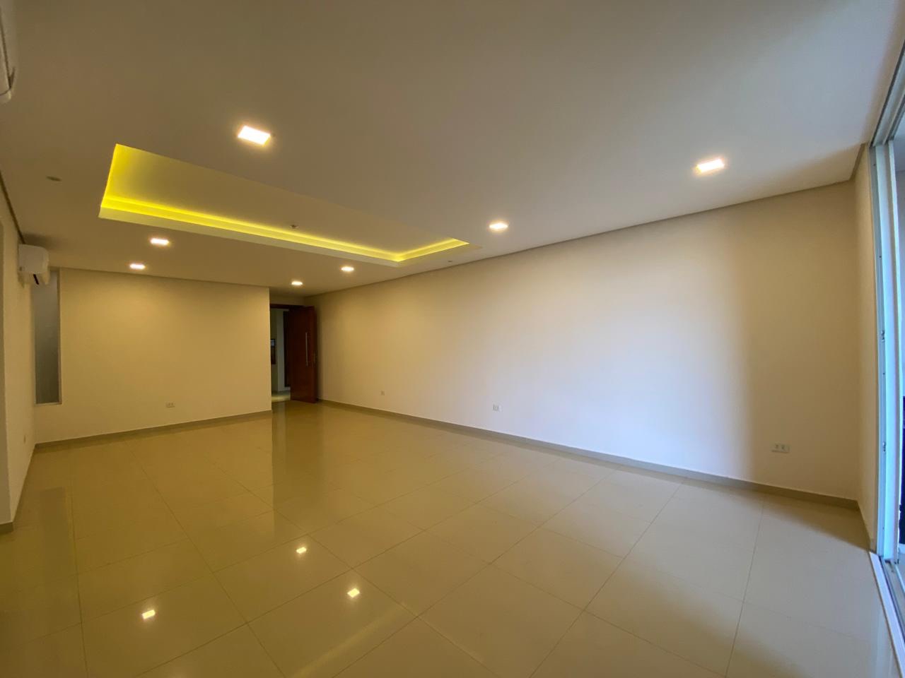 Alquiler Amplio departamento de 3 habitaciones con Patio propio en Herrera, Asunción
