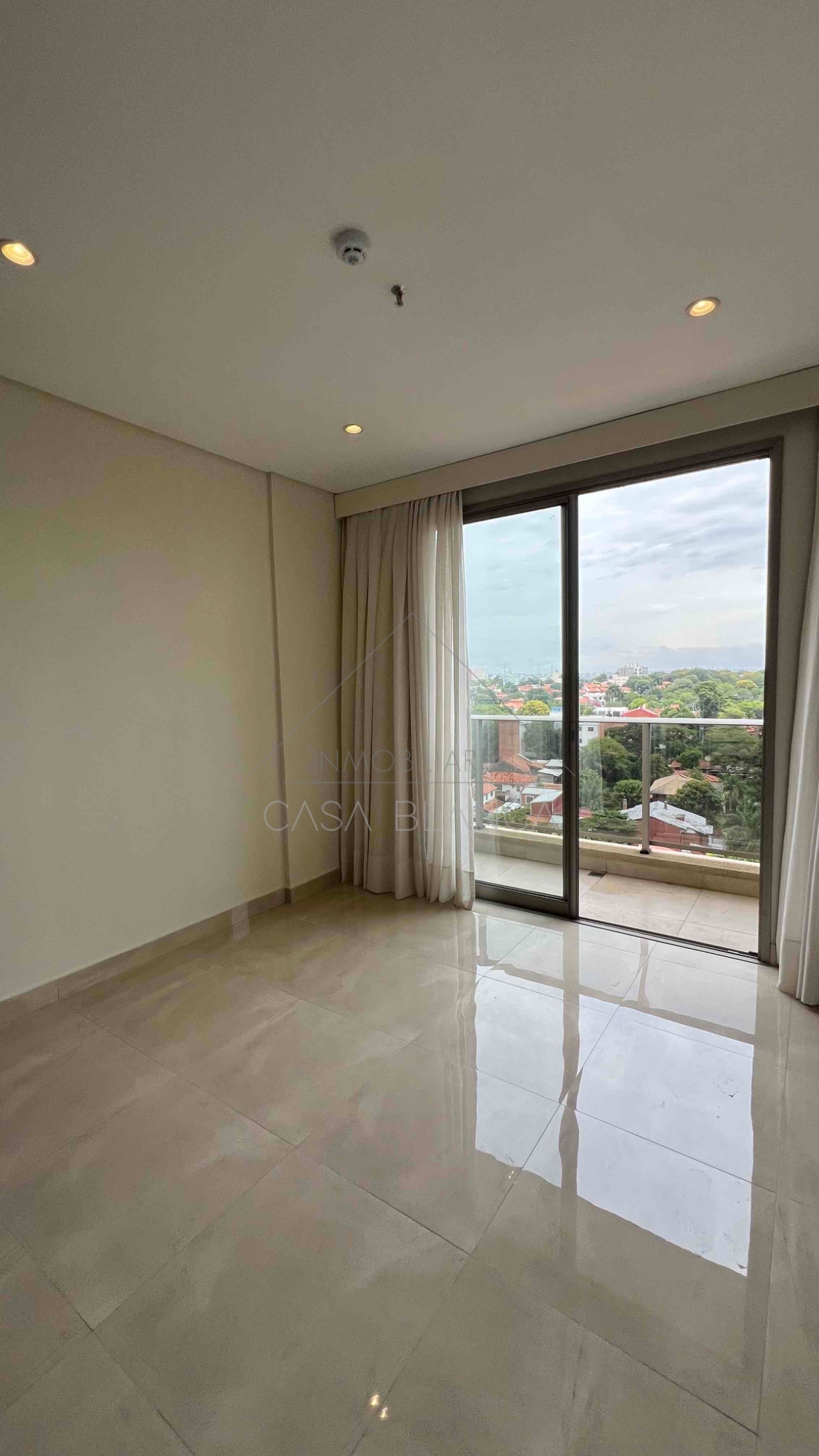 Alquilo Departamento sobre Molas López, barrio Mburucuyá — foto 2