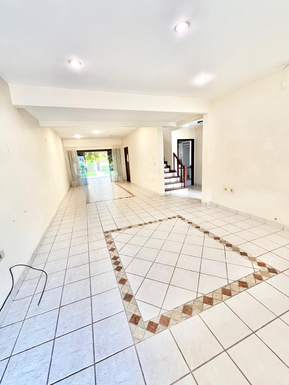 En Alquiler Casa en Barrio Bella Vista de Asunción, Zona IPS Central A341