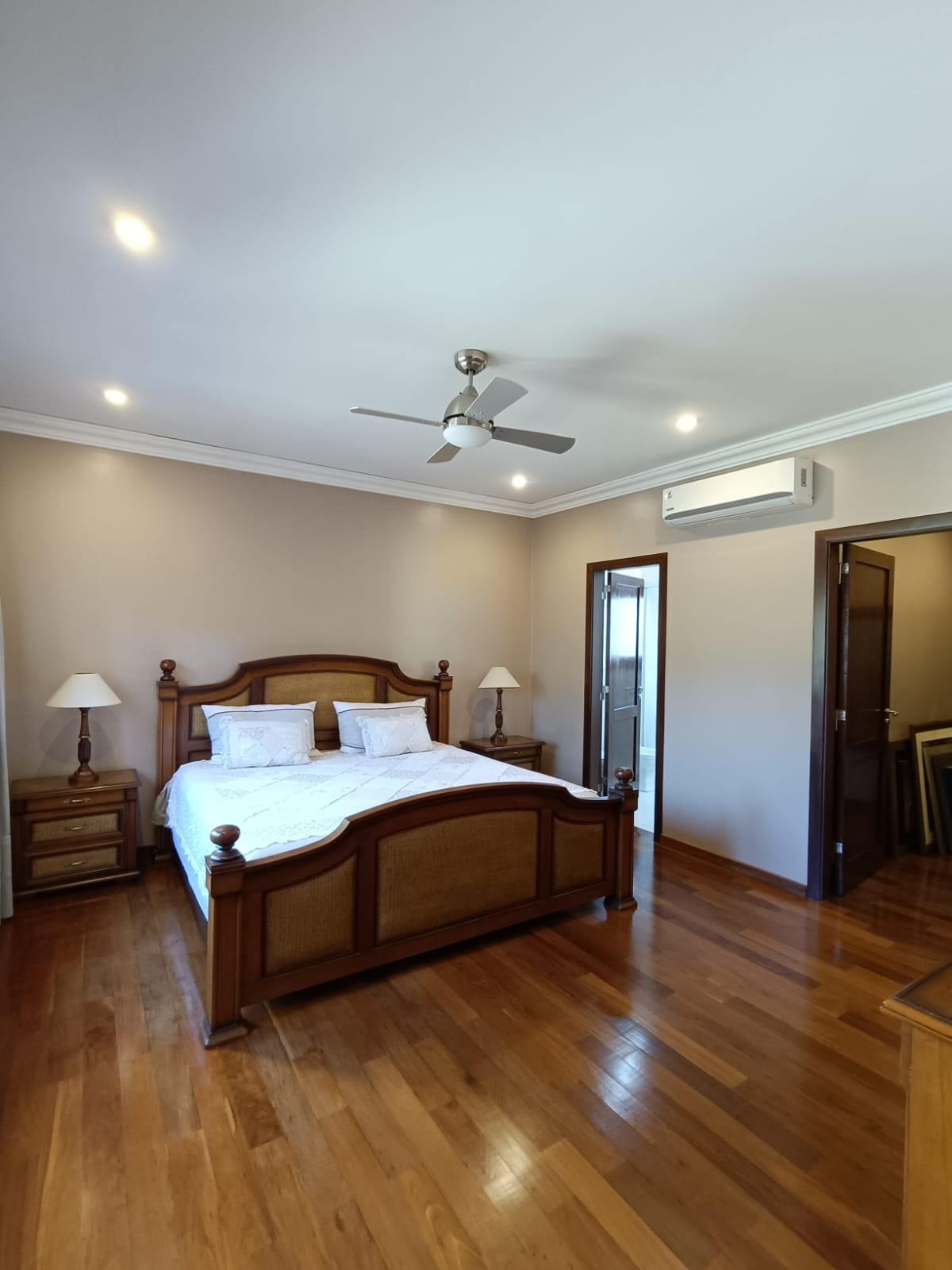 EN VENTA AMPLIA RESIDENCIA EN CONDOMINIO LA TRINIDAD 3 — foto 2