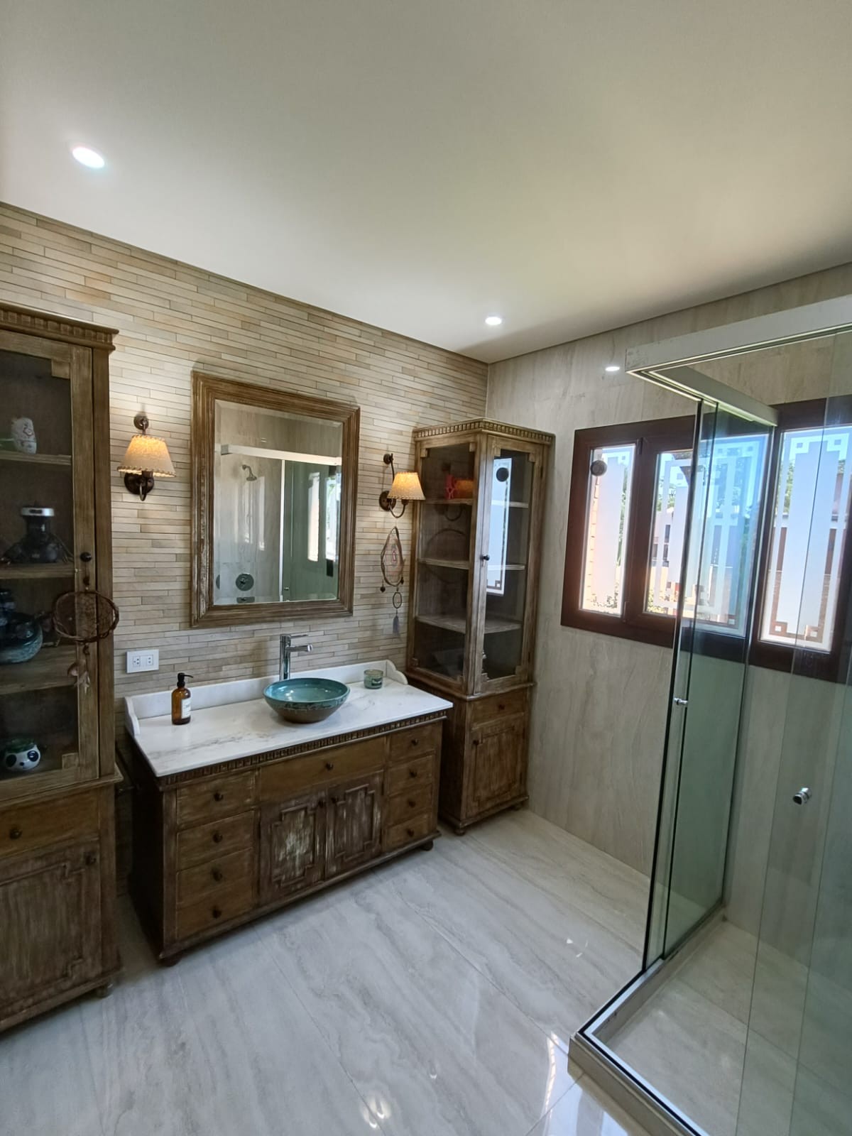 EN VENTA AMPLIA RESIDENCIA EN CONDOMINIO LA TRINIDAD 3 — foto 3