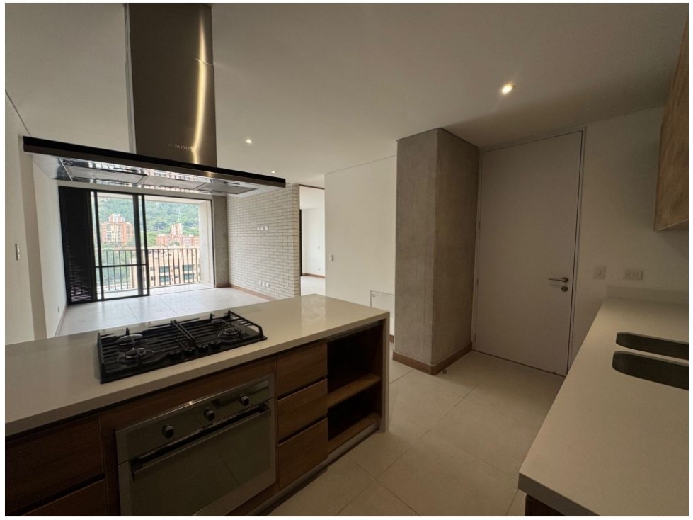 Apartamento en venta en El Poblado, Medellín 2